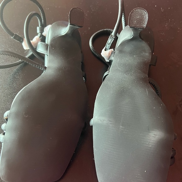 Sandles - Picture 2 of 3